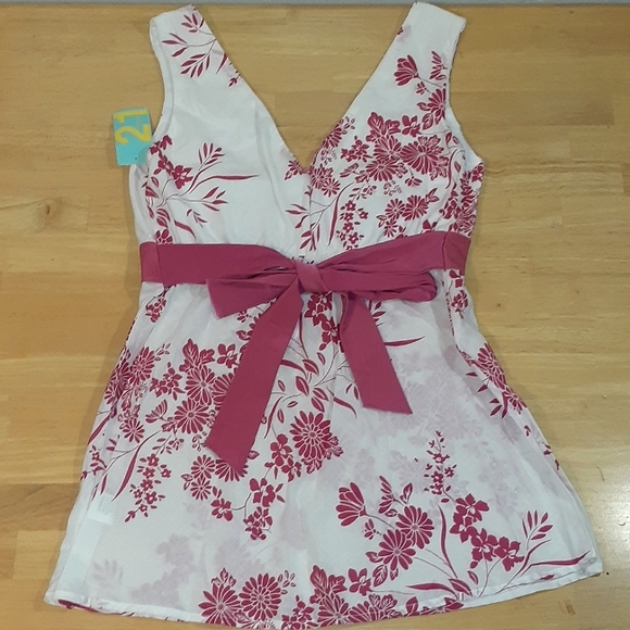 Forever 21 Sleeveless Top NWT Size Medium - Picture 2 of 4